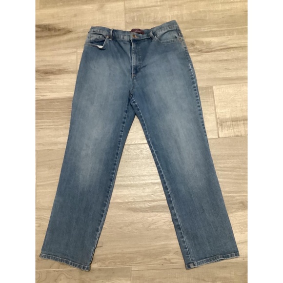 Size 16 Gloria Vanderbilt Amanda blue jeans in great condition - Picture 1 of 8